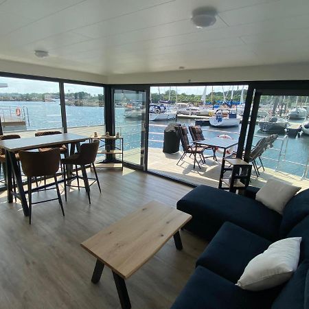 Urlaub Auf Dem Wasser Mit Einmaligen Ausblick - Well Hausboote Boltenhagen 10 Kültér fotó